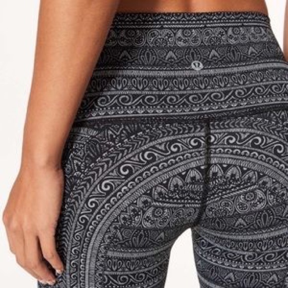 Lululemon black and white leggings - Picture 1 of 5